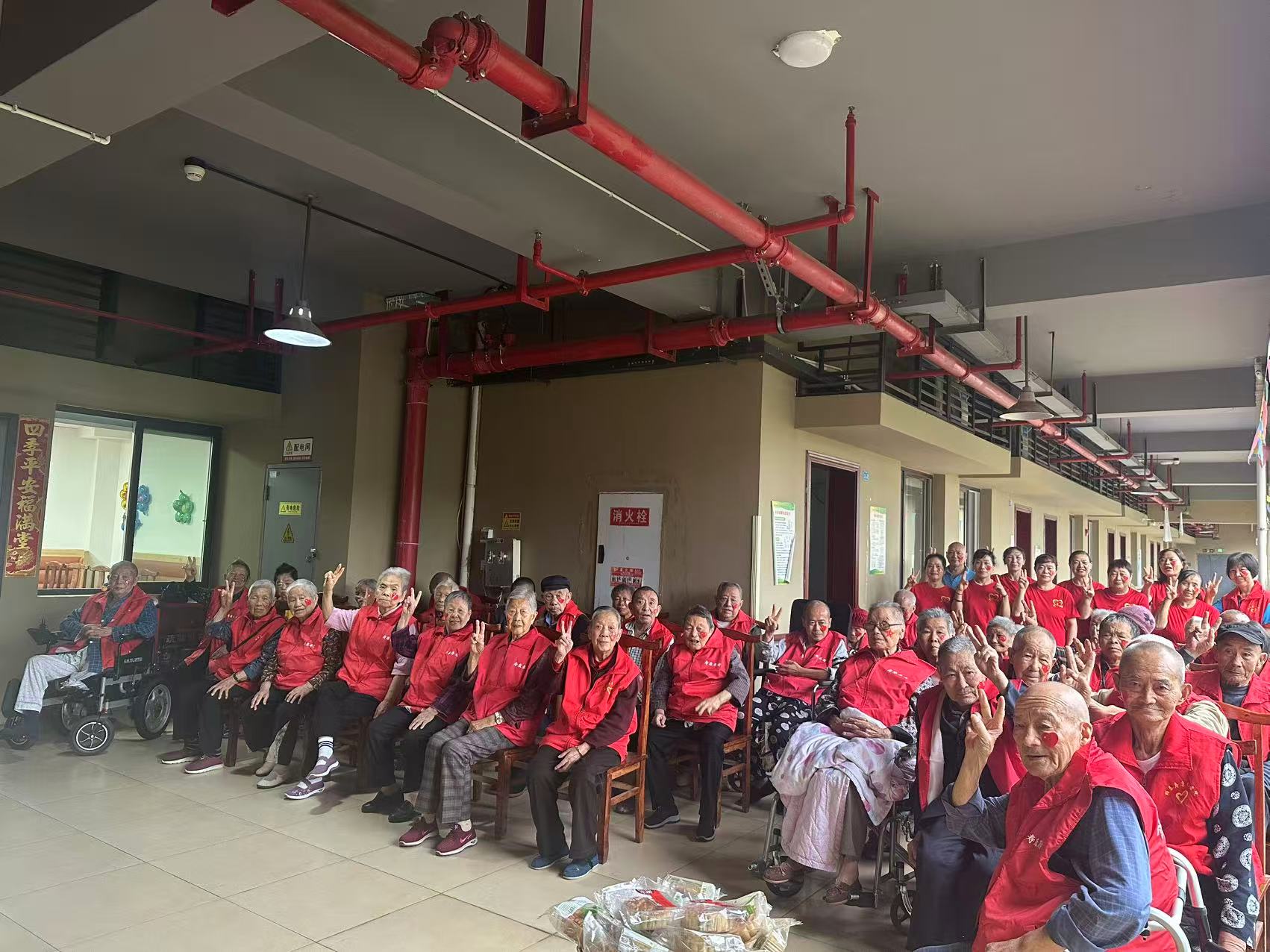 情暖双节、、爱在养老院                 --国庆中秋主题活动